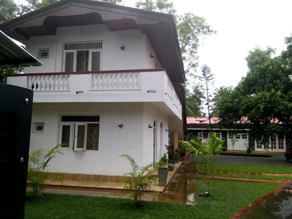 Nirmala Hotel And Restaurant 波隆纳鲁沃 外观 照片