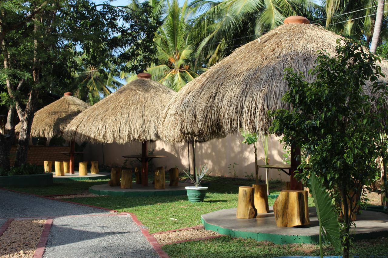 Nirmala Hotel And Restaurant 波隆纳鲁沃 外观 照片